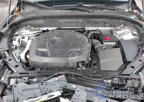 2021 Volvo Xc60 T5 Momentum z USA, uszkodzony, nr VIN YV4102RK3M1810644